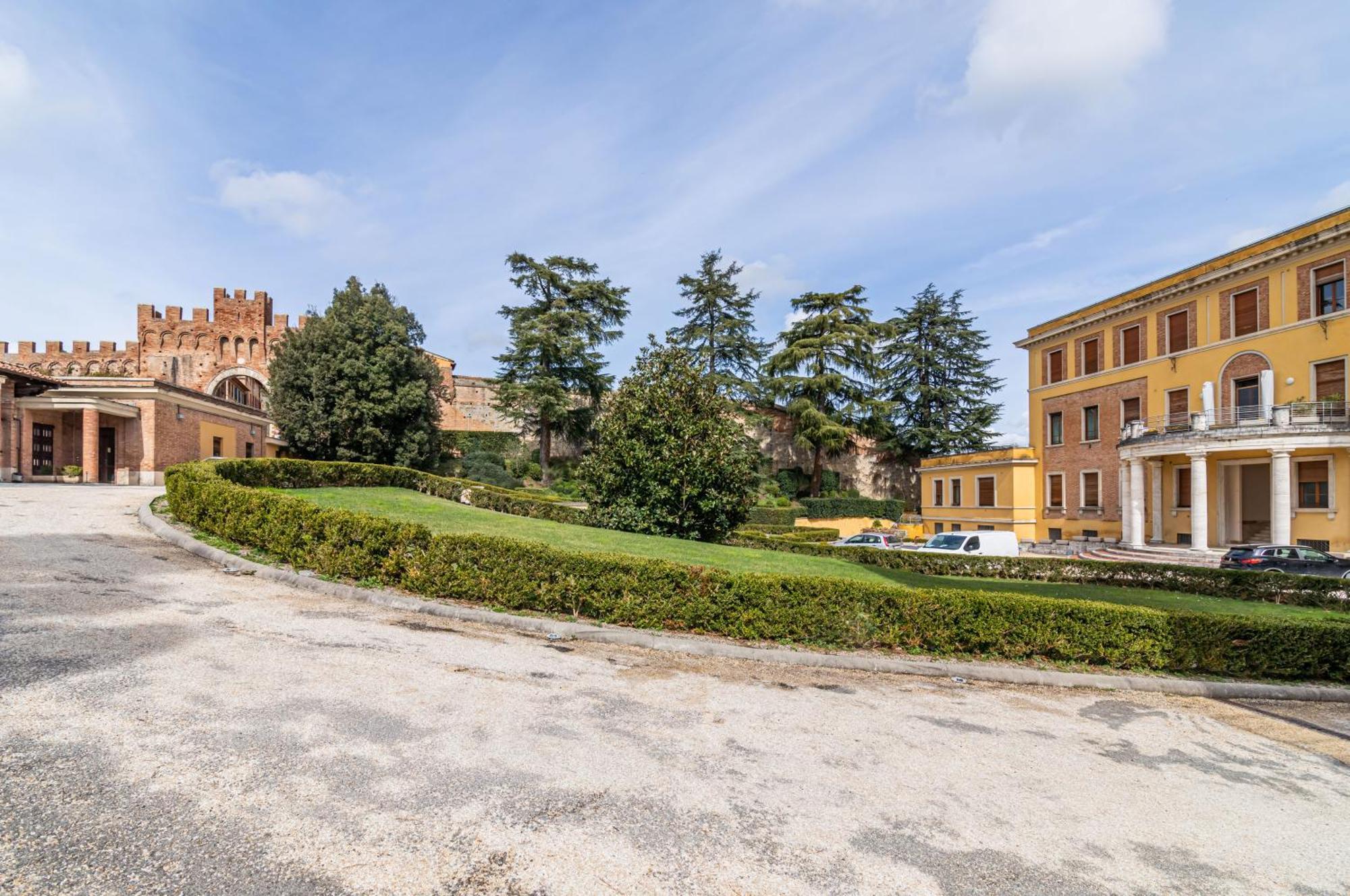Porta Tufi Luxury Apartment With Private Parking! Siena Zewnętrze zdjęcie